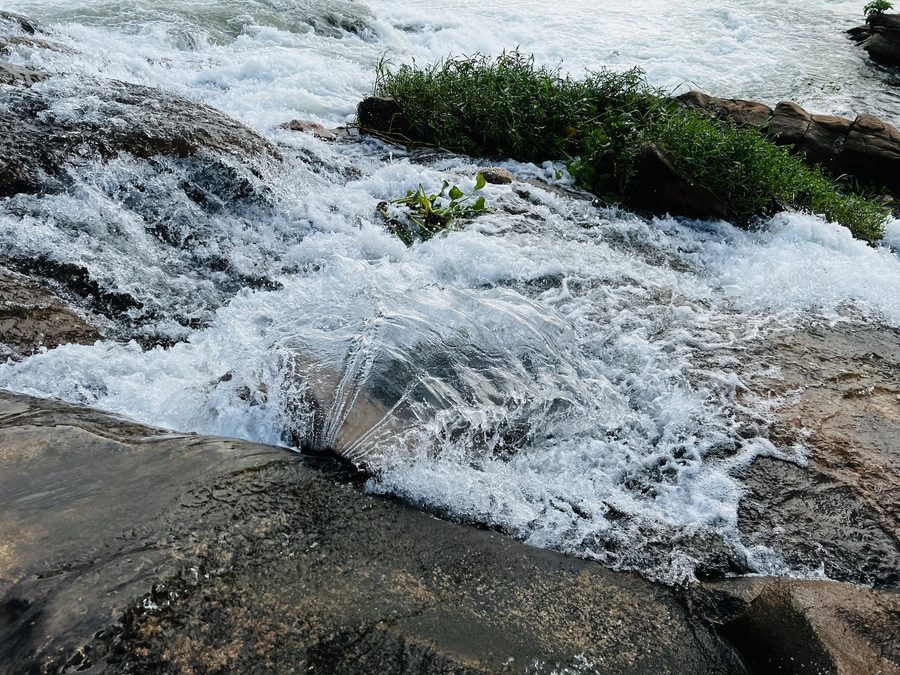 Busowoko-Wasserfälle im Distrikt Jinja in Uganda